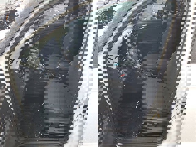 Certified 2025 Volkswagen Taos SE image 16