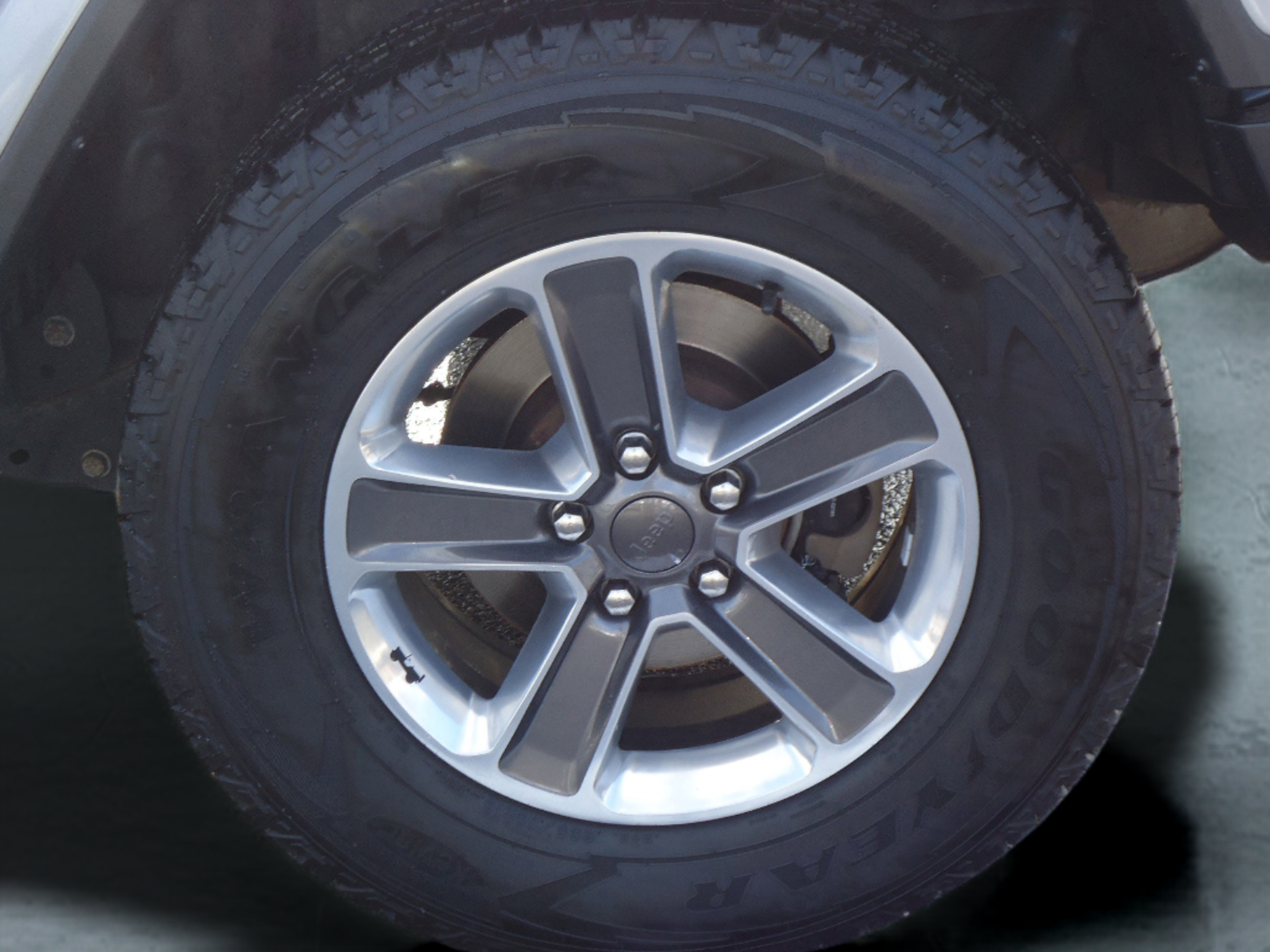 Used 2019 Jeep Wrangler Unlimited Sahara w/ Dual Top Group AWD/4WD image 9