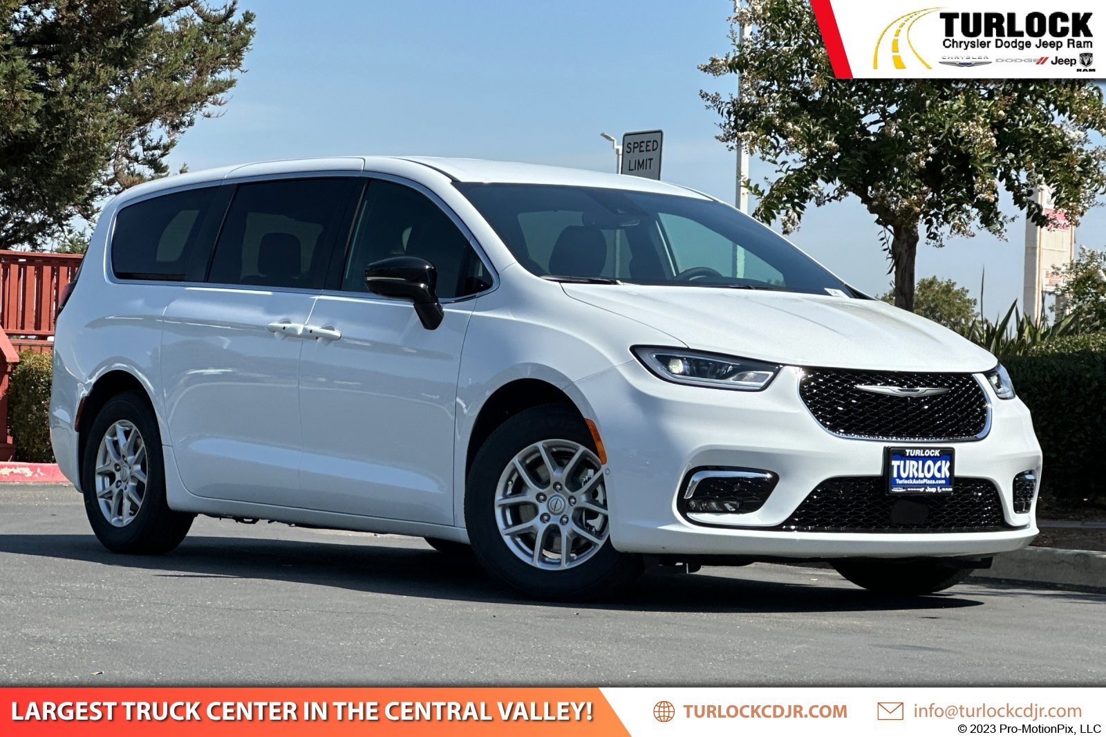 New 2026 Chrysler Pacifica Select