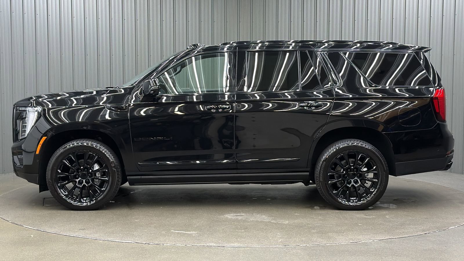 Used 2026 GMC Yukon Denali w/ Sun & Power Step Package AWD/4WD image 2
