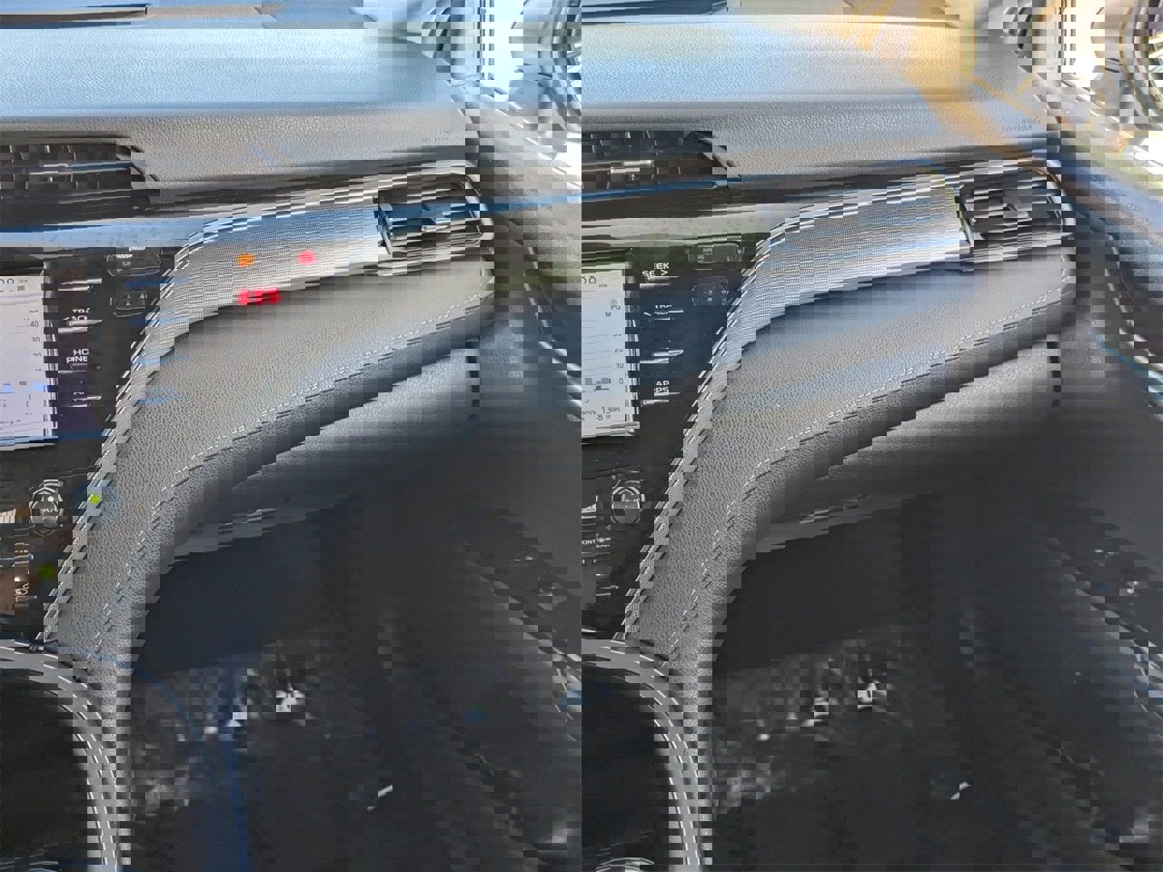 Used 2020 Toyota Camry image 15