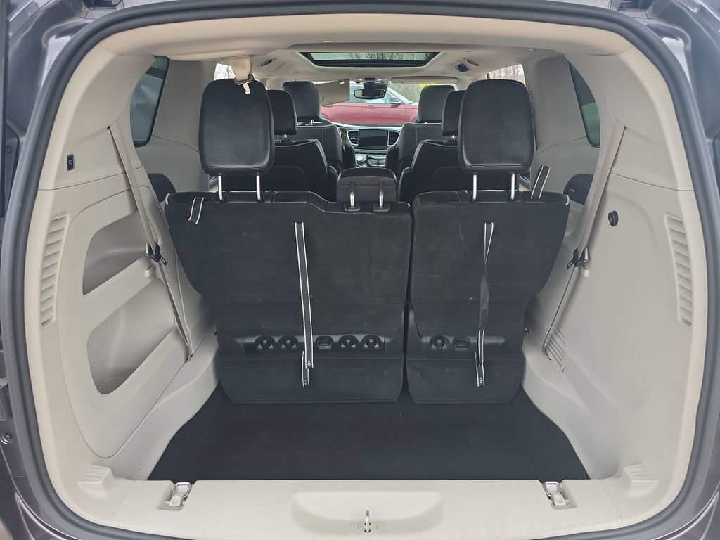 Used 2023 Chrysler Pacifica Limited image 13