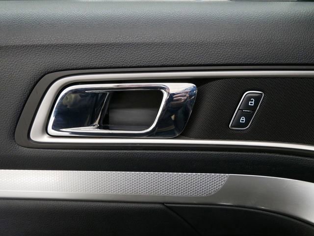 Used 2016 Ford Explorer XLT w/ Equipment Group 202A image 14