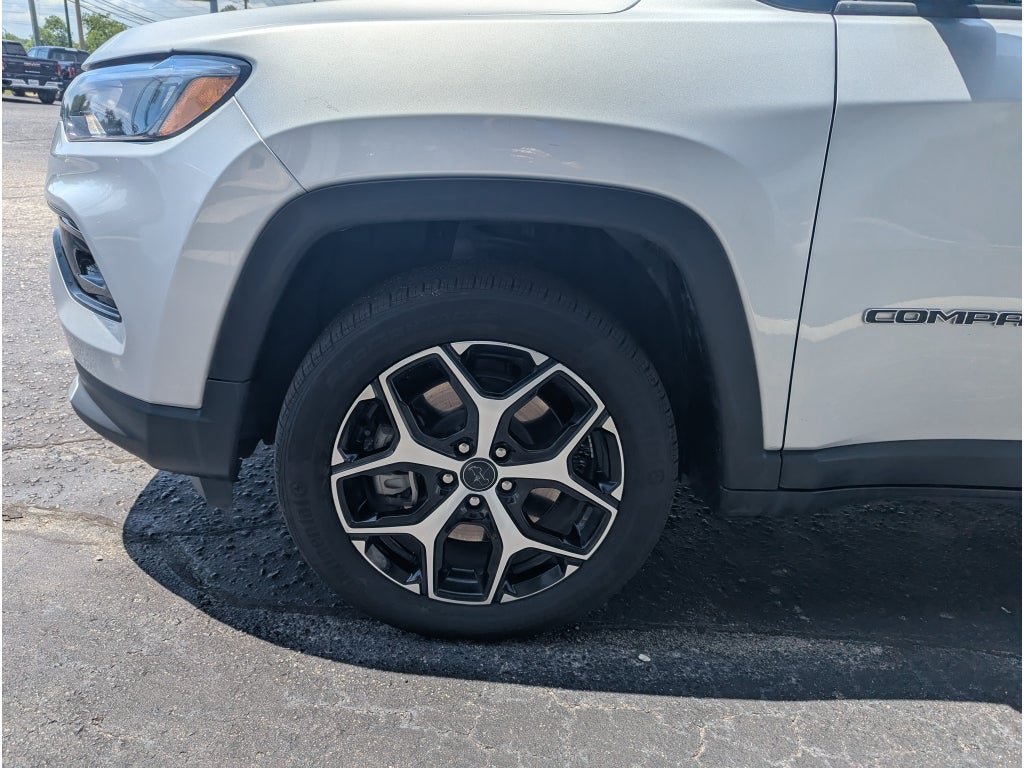 Used 2025 Jeep Compass Limited AWD/4WD image 9