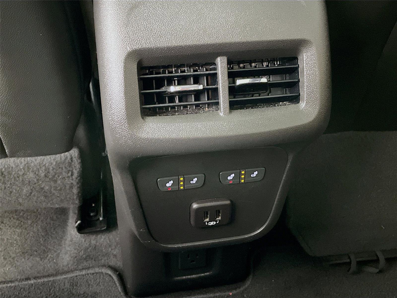 Used 2023 Chevrolet Equinox Premier image 28