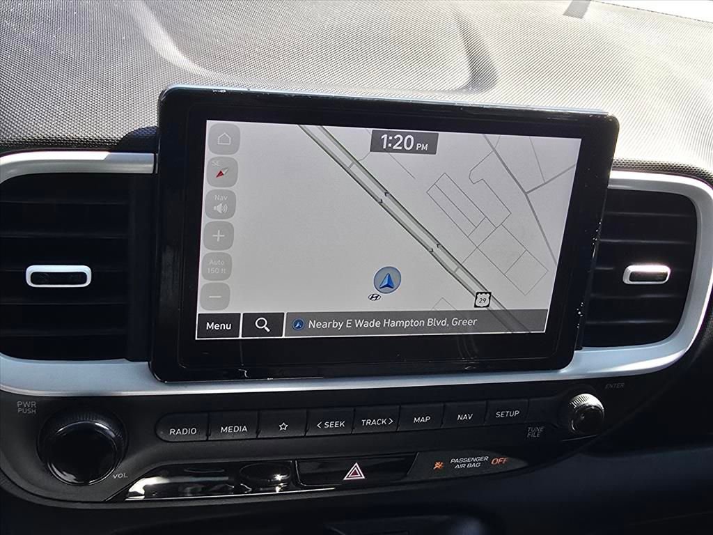 Used 2025 Hyundai Venue Limited image 11