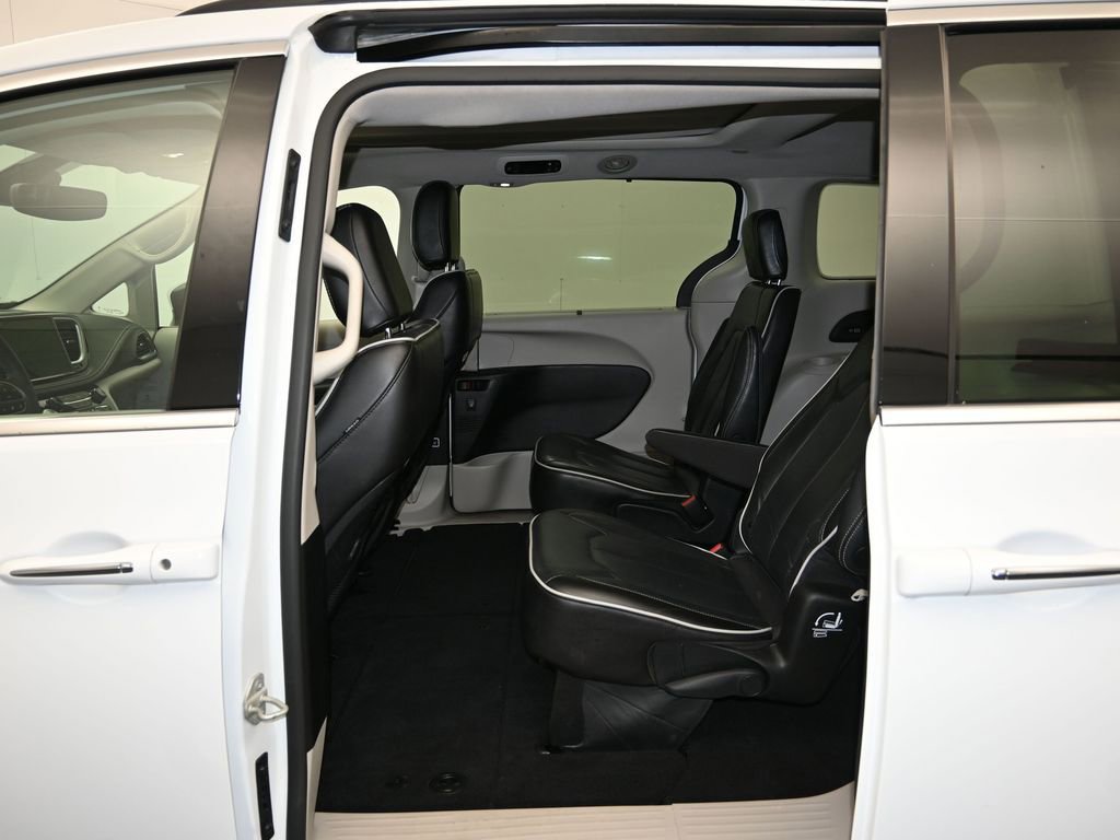 Used 2023 Chrysler Pacifica Limited image 23