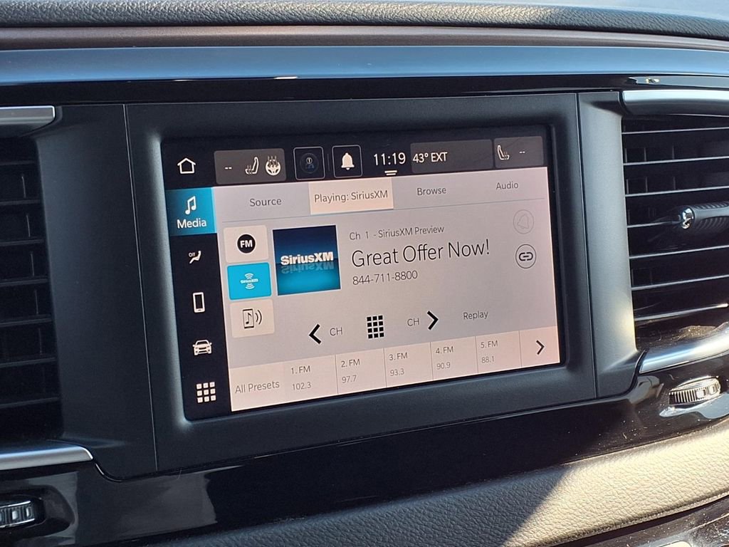 Used 2024 Chrysler Voyager LX image 10