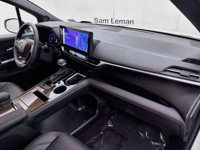 Used 2025 Toyota Sienna Platinum AWD/4WD image 32