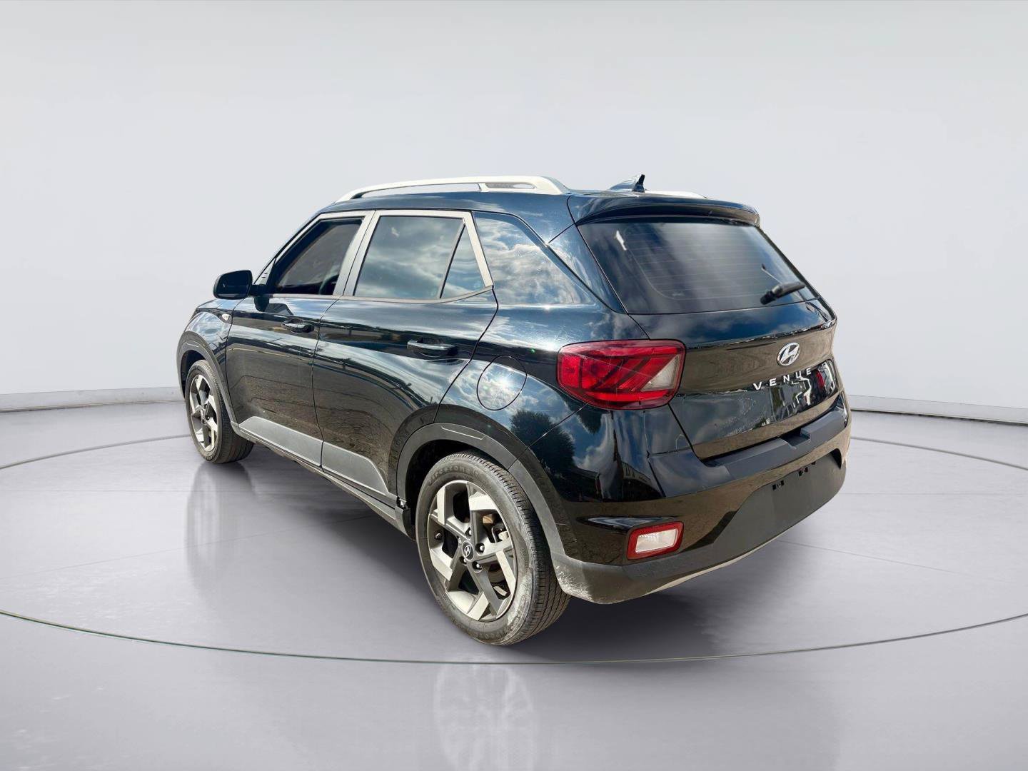 Used 2021 Hyundai Venue SEL FWD image 7