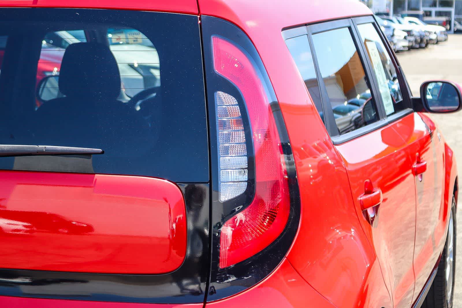 Used 2018 Kia Soul + FWD image 6