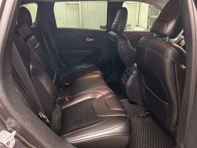 Used 2019 Jeep Cherokee Trailhawk w/ Cold Weather Group image 29