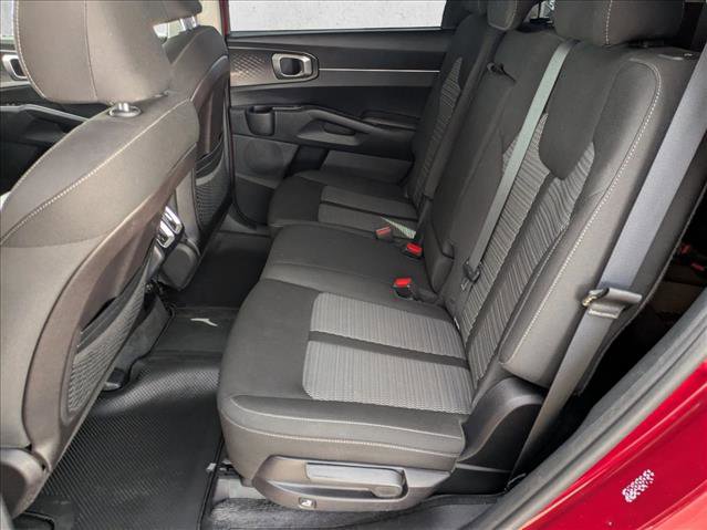 Used 2022 Kia Sorento LX image 17