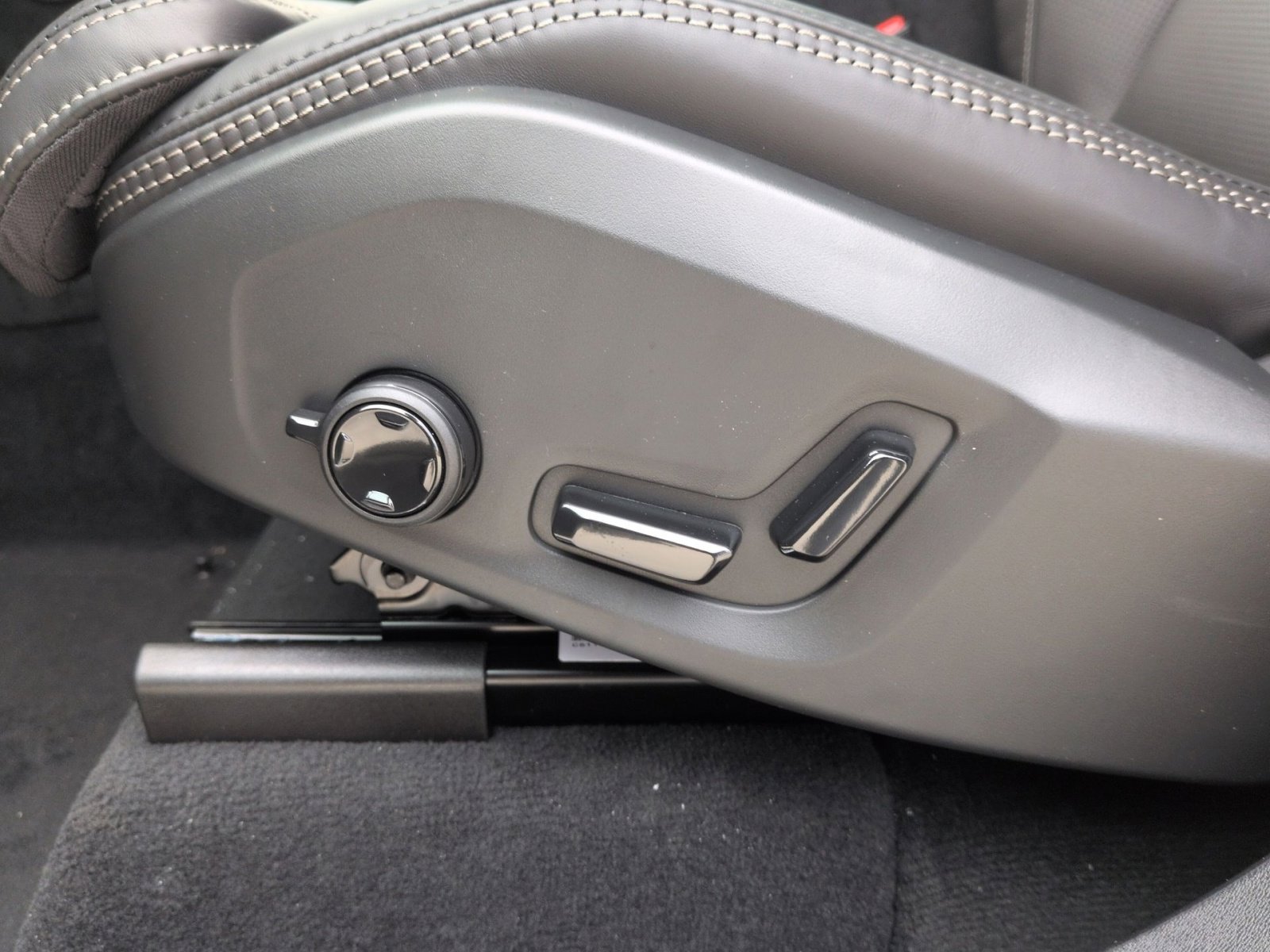 New 2026 Volvo XC90 B6 Ultra image 14