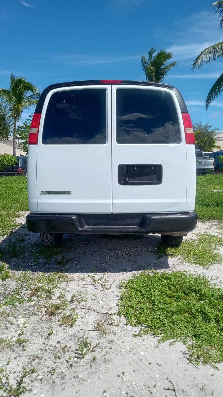 Used 2018 Chevrolet Express 2500 w/ Driver Convenience Package image 7