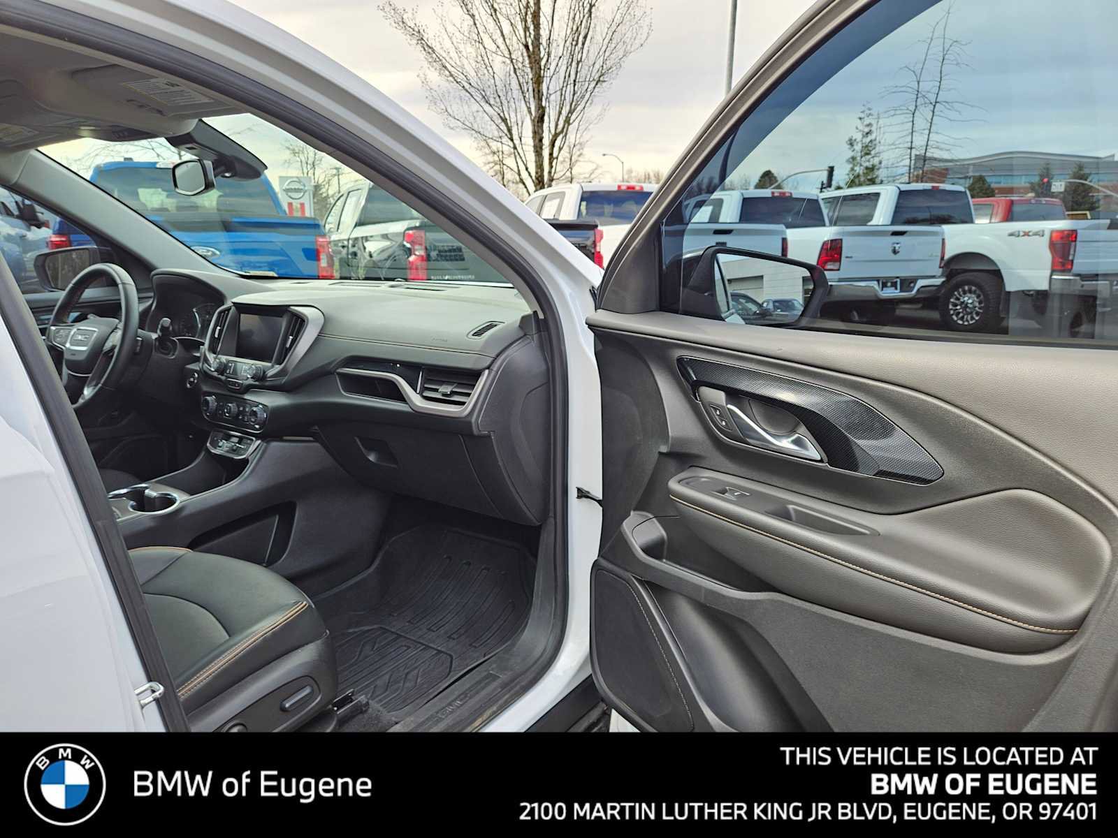 Used 2023 GMC Terrain AT4 image 10