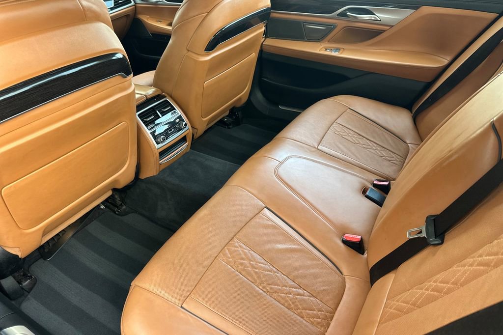 Used 2020 BMW 740i w/ Premium Package image 12