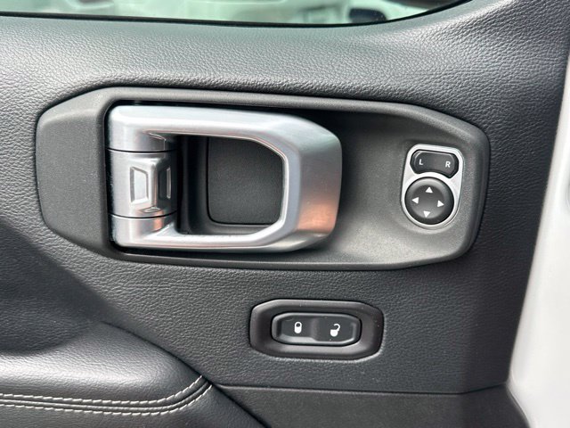 Used 2018 Jeep Wrangler Unlimited Sahara w/ Cold Weather Group AWD/4WD image 12