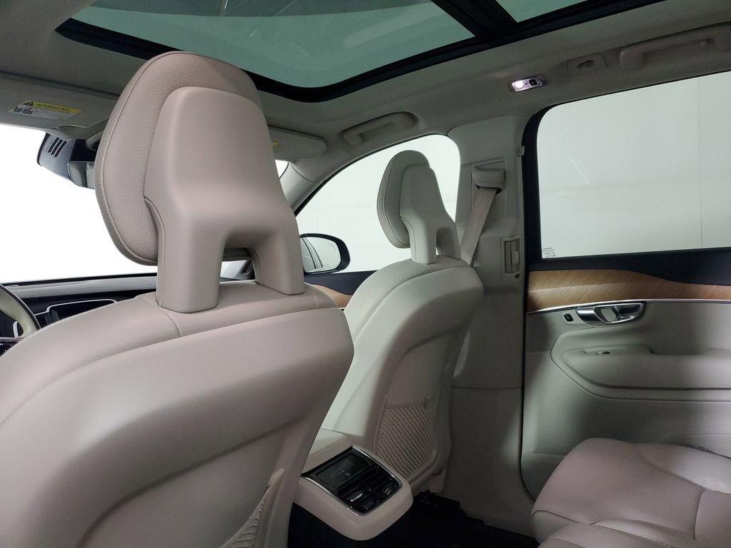 Used 2022 Volvo XC90 T5 Momentum w/ Climate Package FWD image 16
