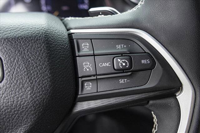 Used 2023 Jeep Grand Cherokee Altitude image 16