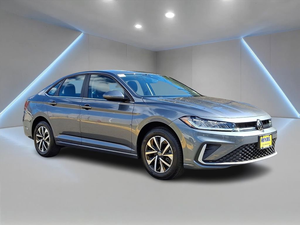 Used 2025 Volkswagen Jetta S image 3