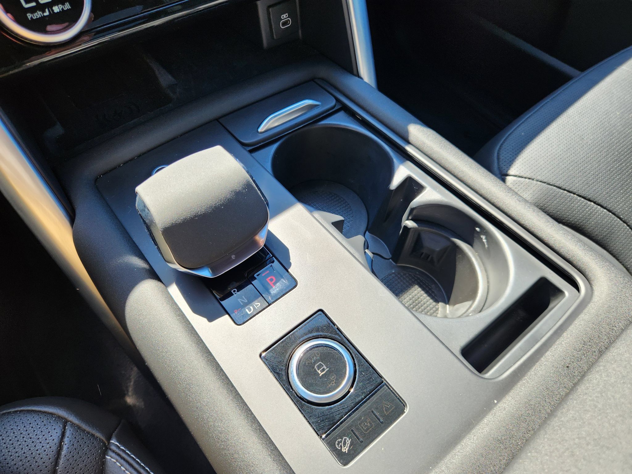 Used 2024 Land Rover Discovery Dynamic SE AWD/4WD image 31