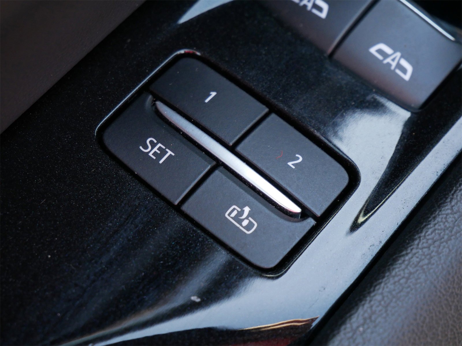 Used 2021 Cadillac Escalade Premium Luxury w/ Performance Package image 16