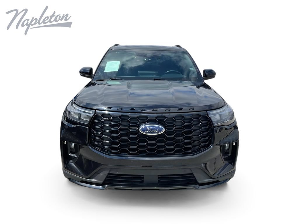 Used 2025 Ford Explorer ST-Line AWD/4WD image 2