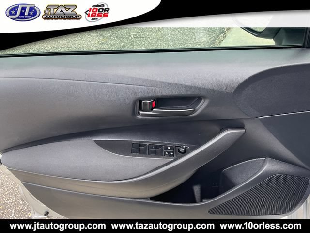 Used 2025 Toyota Corolla LE FWD image 12