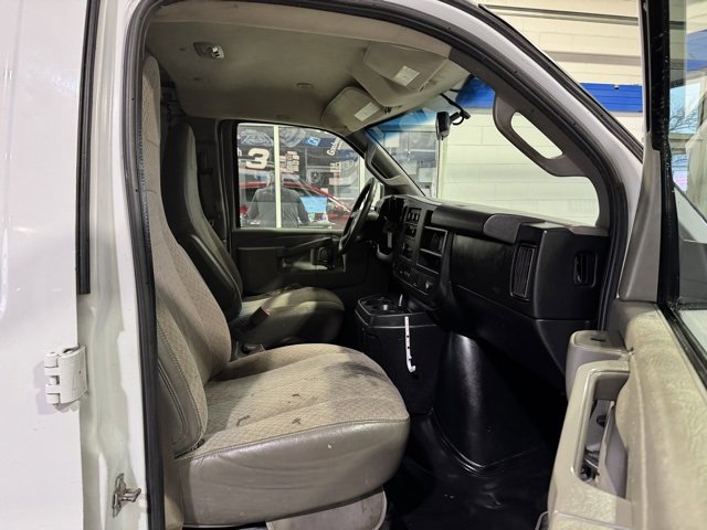 Used 2018 Chevrolet Express 2500 Extended image 13