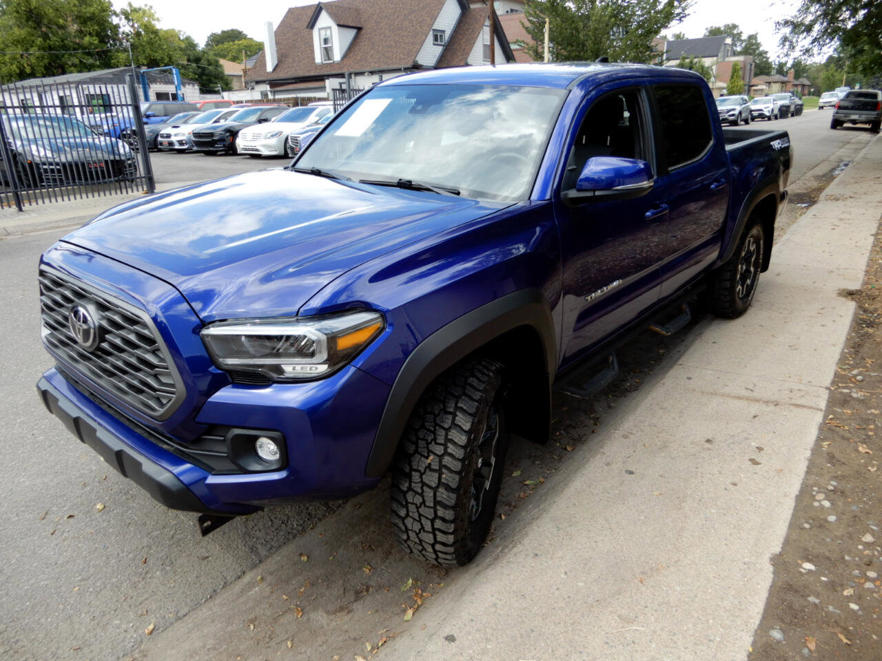 Used 2022 Toyota Tacoma TRD Off-Road image 8