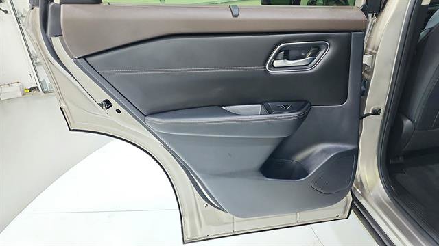 Certified 2023 Nissan Rogue Platinum FWD image 24
