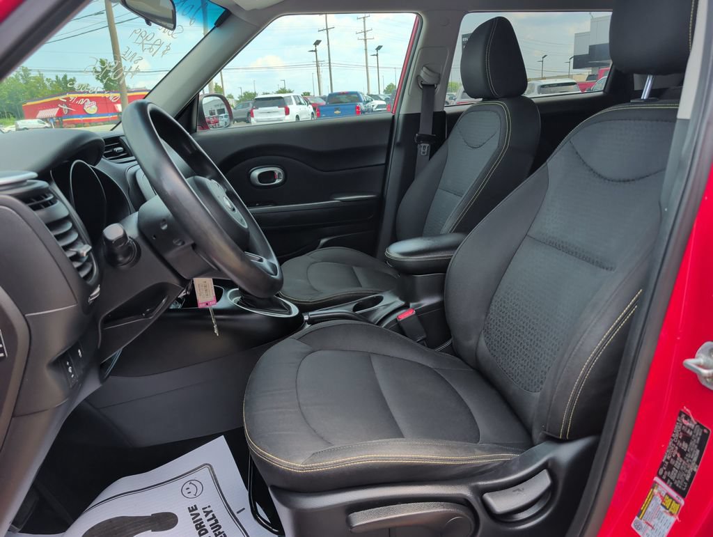 Used 2016 Kia Soul + FWD image 8