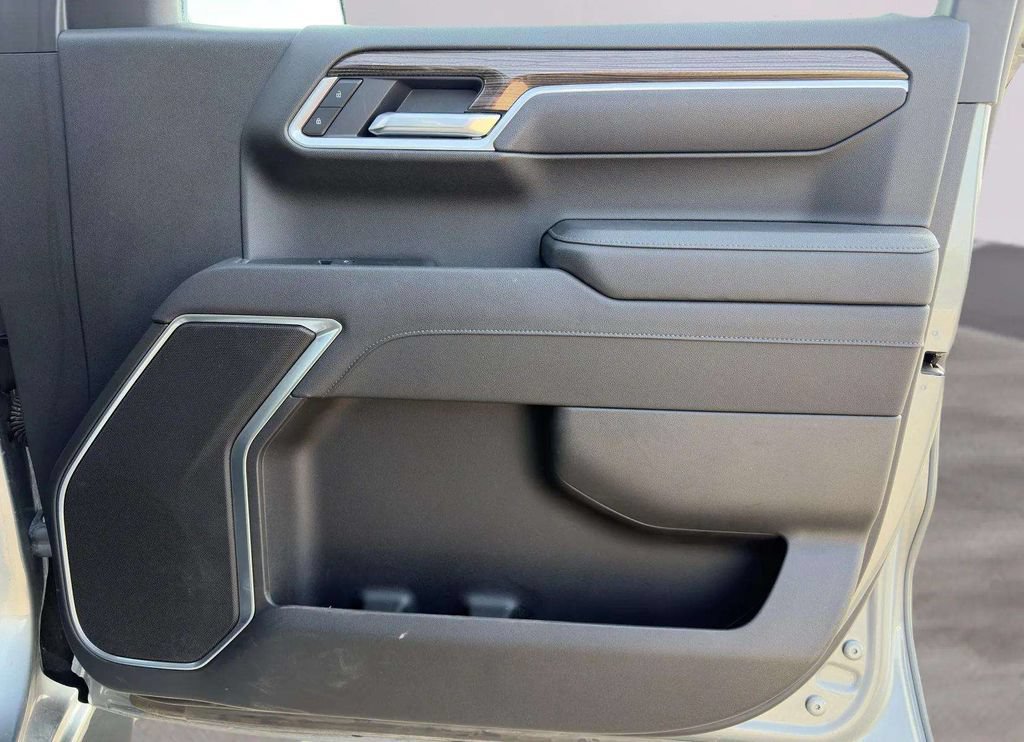 Used 2026 Chevrolet Silverado 1500 RST RWD image 17