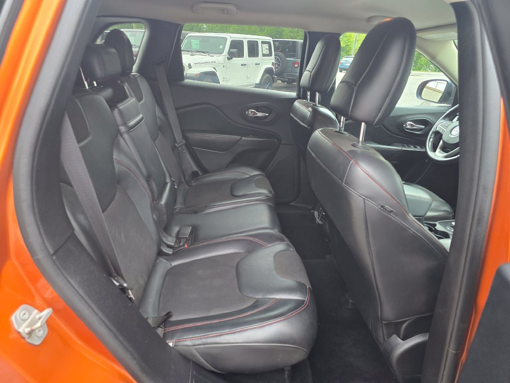 Used 2016 Jeep Cherokee Trailhawk w/ Cold Weather Group AWD/4WD image 25