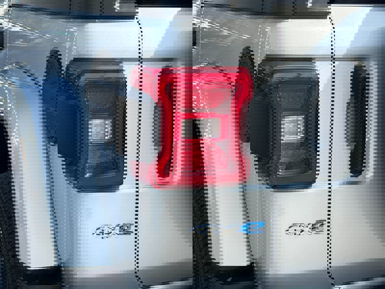 Used 2023 Jeep Wrangler Sahara image 28