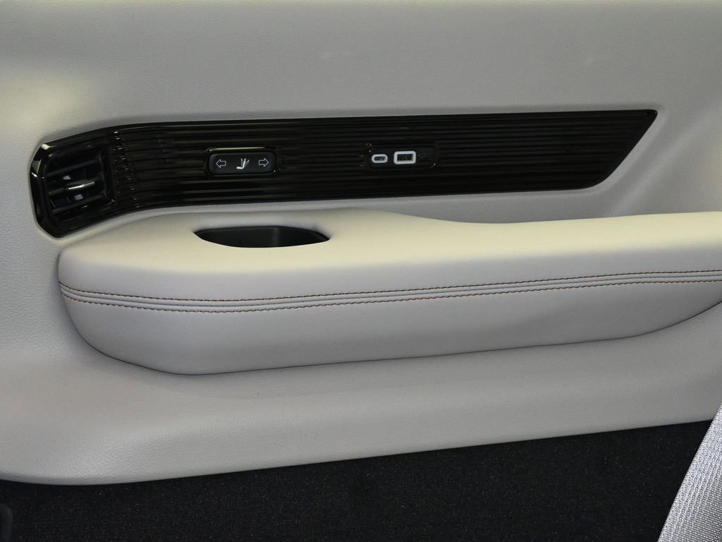 Used 2024 Jeep Grand Wagoneer L 4WD image 43