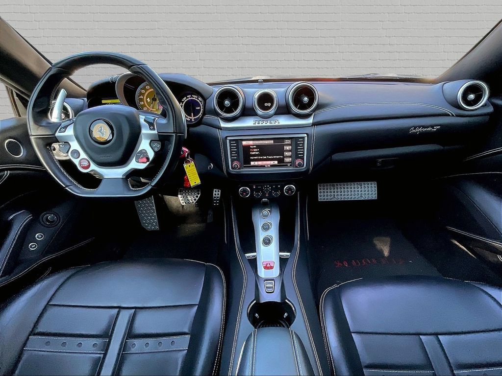 Used 2016 Ferrari California T RWD image 7