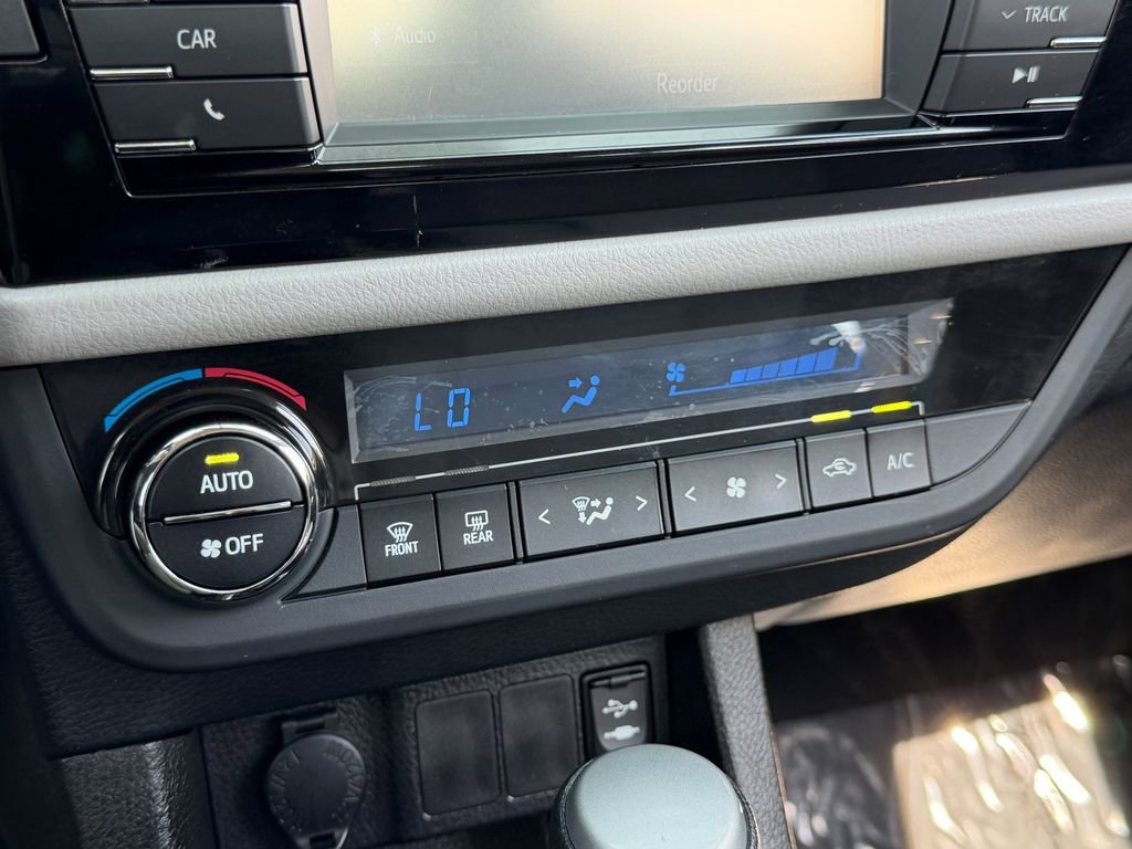 Used 2015 Toyota Corolla LE image 27