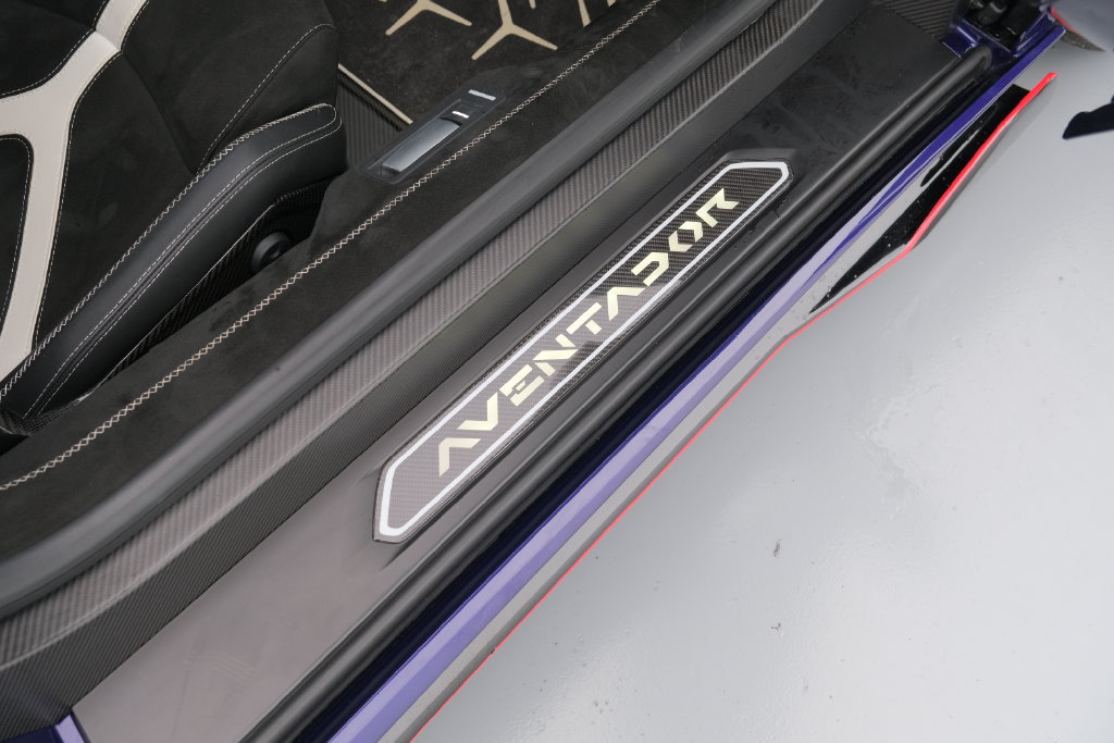 Used 2021 Lamborghini Aventador SVJ AWD/4WD image 15