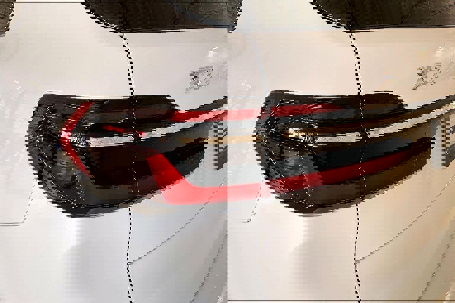 Used 2025 BMW X7 xDrive40i w/ M Sport Package image 26