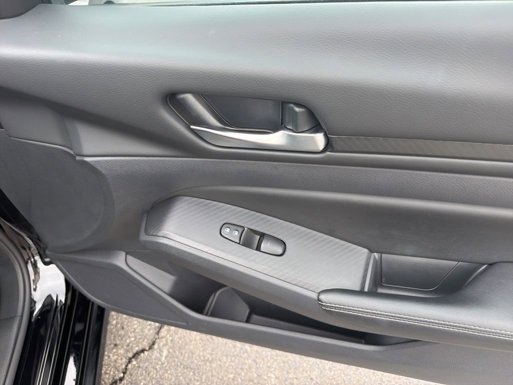 Used 2025 Nissan Altima 2.5 SV FWD image 33