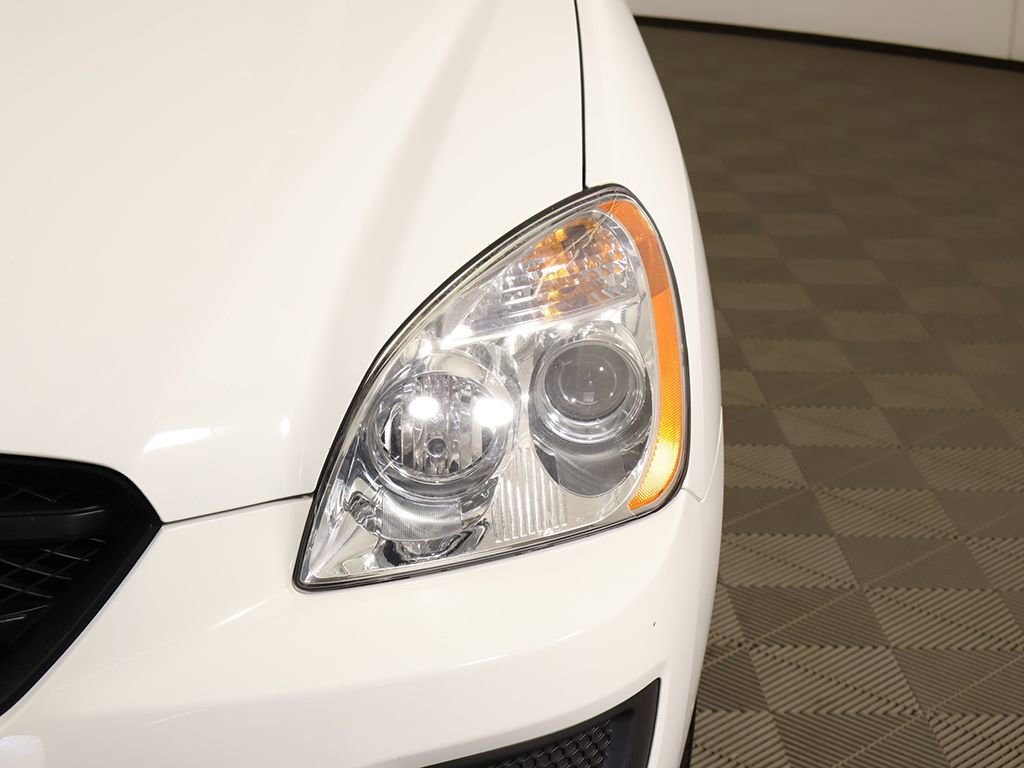 Used 2007 Kia Rondo LX w/ Convenience Pkg image 9