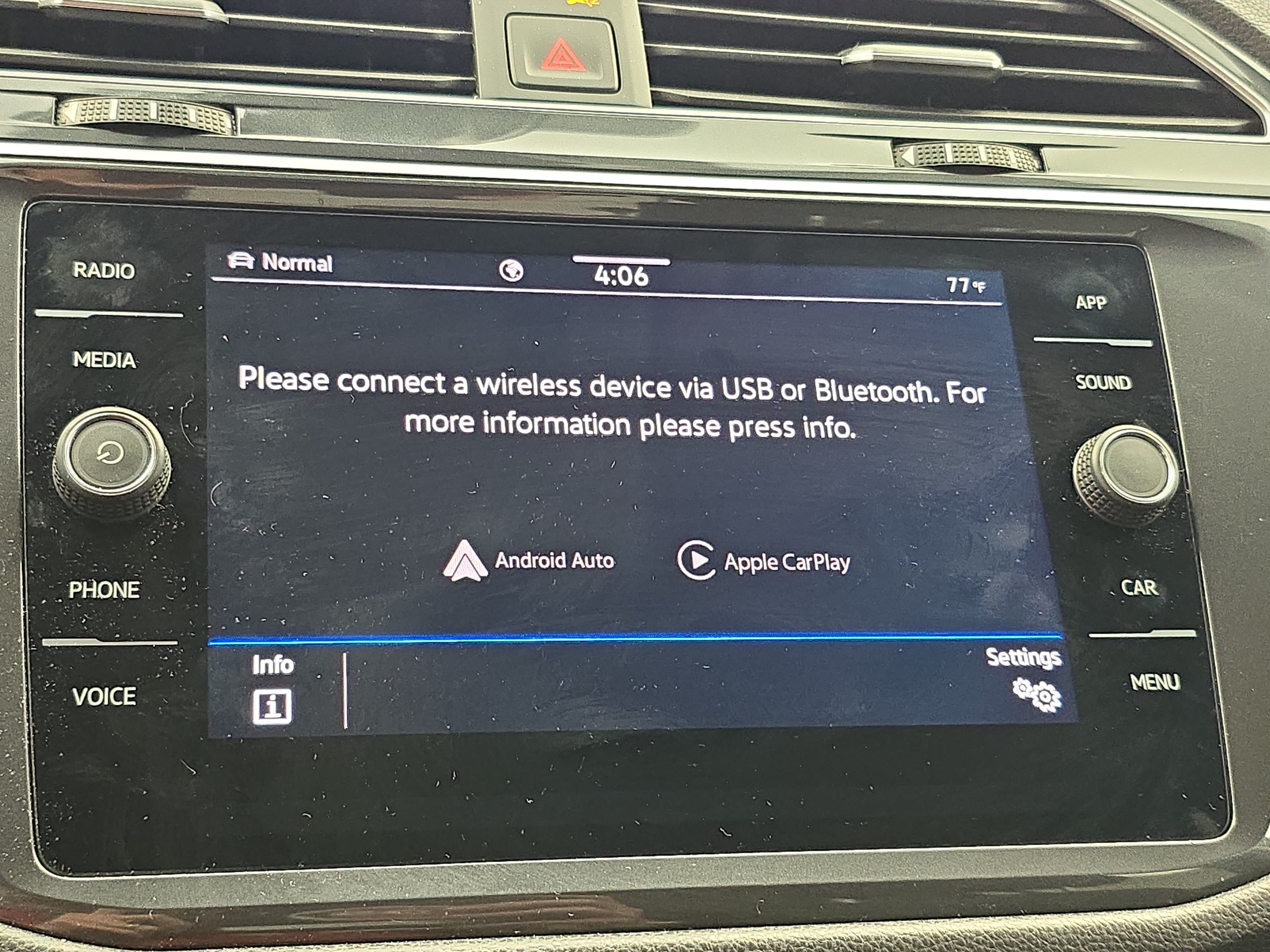 Used 2024 Volkswagen Tiguan SE AWD/4WD image 21