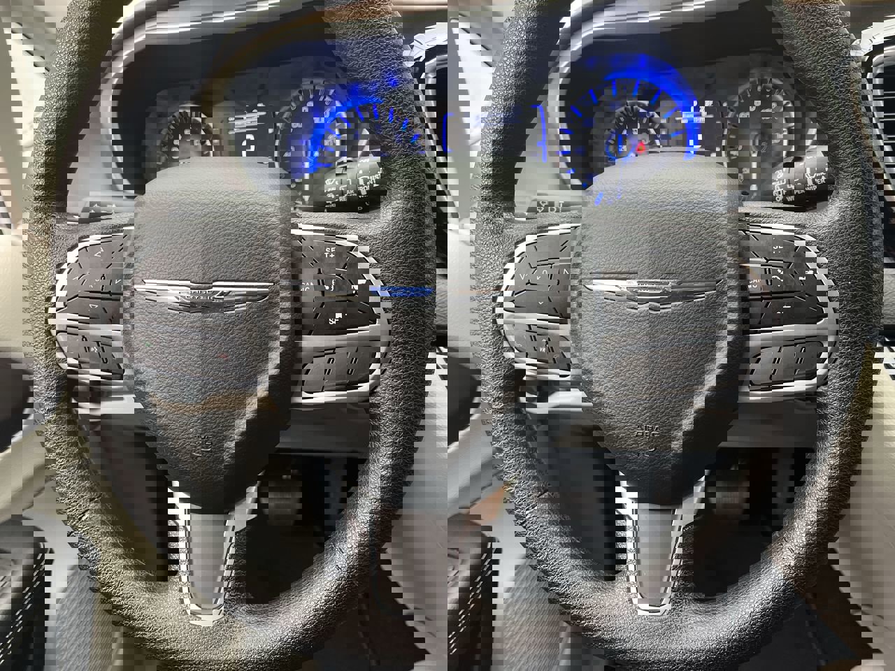 Used 2021 Chrysler Voyager L image 12