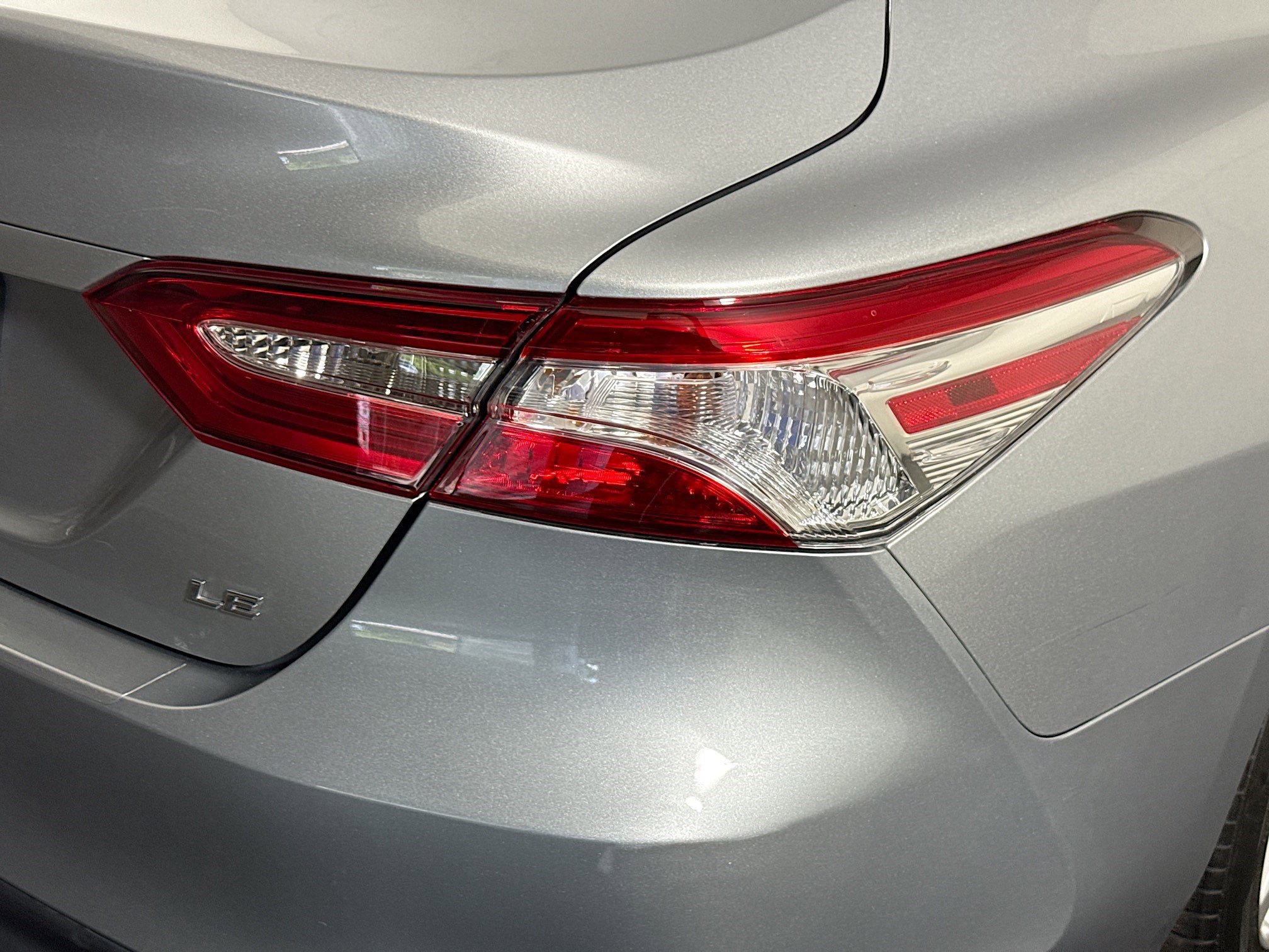 Used 2018 Toyota Camry LE FWD image 33