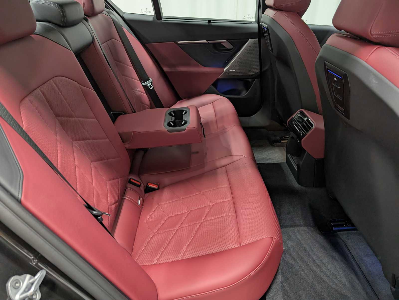 Used 2025 BMW 540i xDrive w/ Executive Package image 39