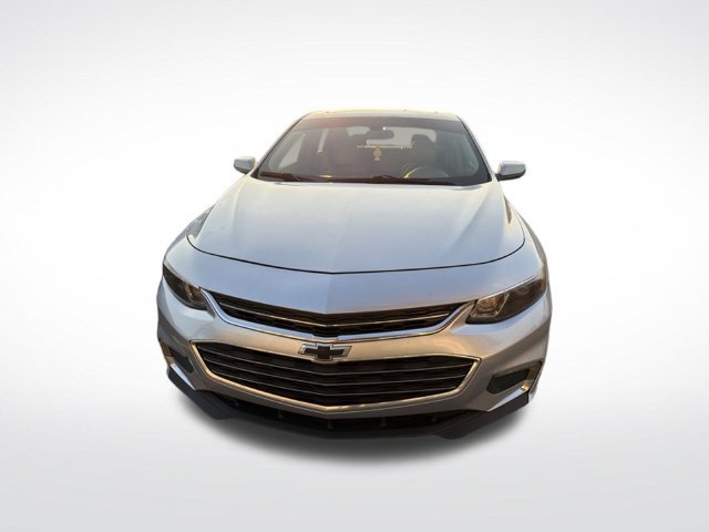 Used 2017 Chevrolet Malibu LT w/ Leather Package FWD image 2