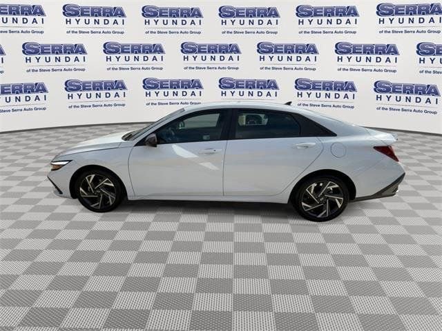 Used 2025 Hyundai Elantra Sport image 5