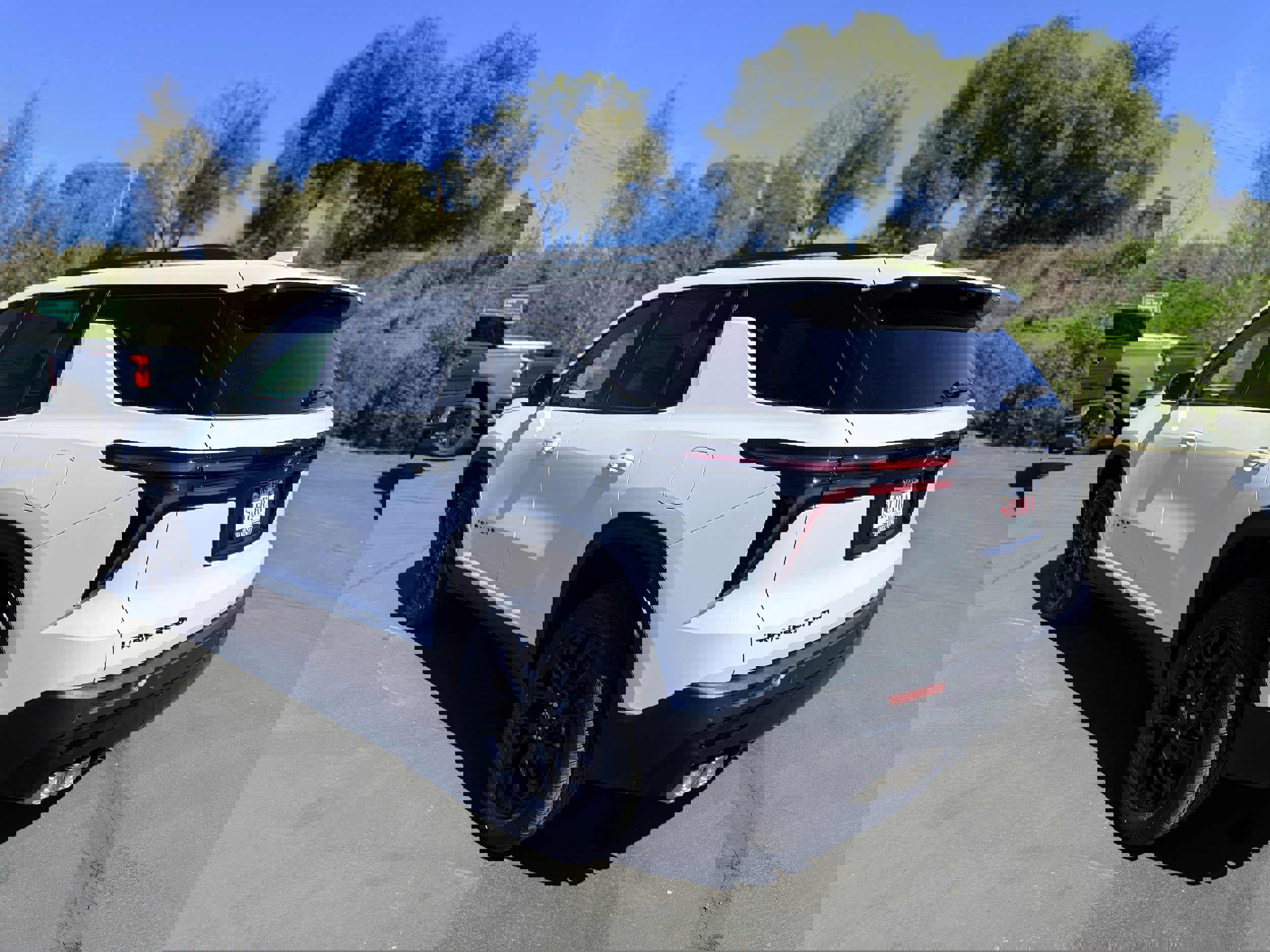 New 2026 Chevrolet Traverse LT w/ Midnight/Sport Edition AWD/4WD image 6